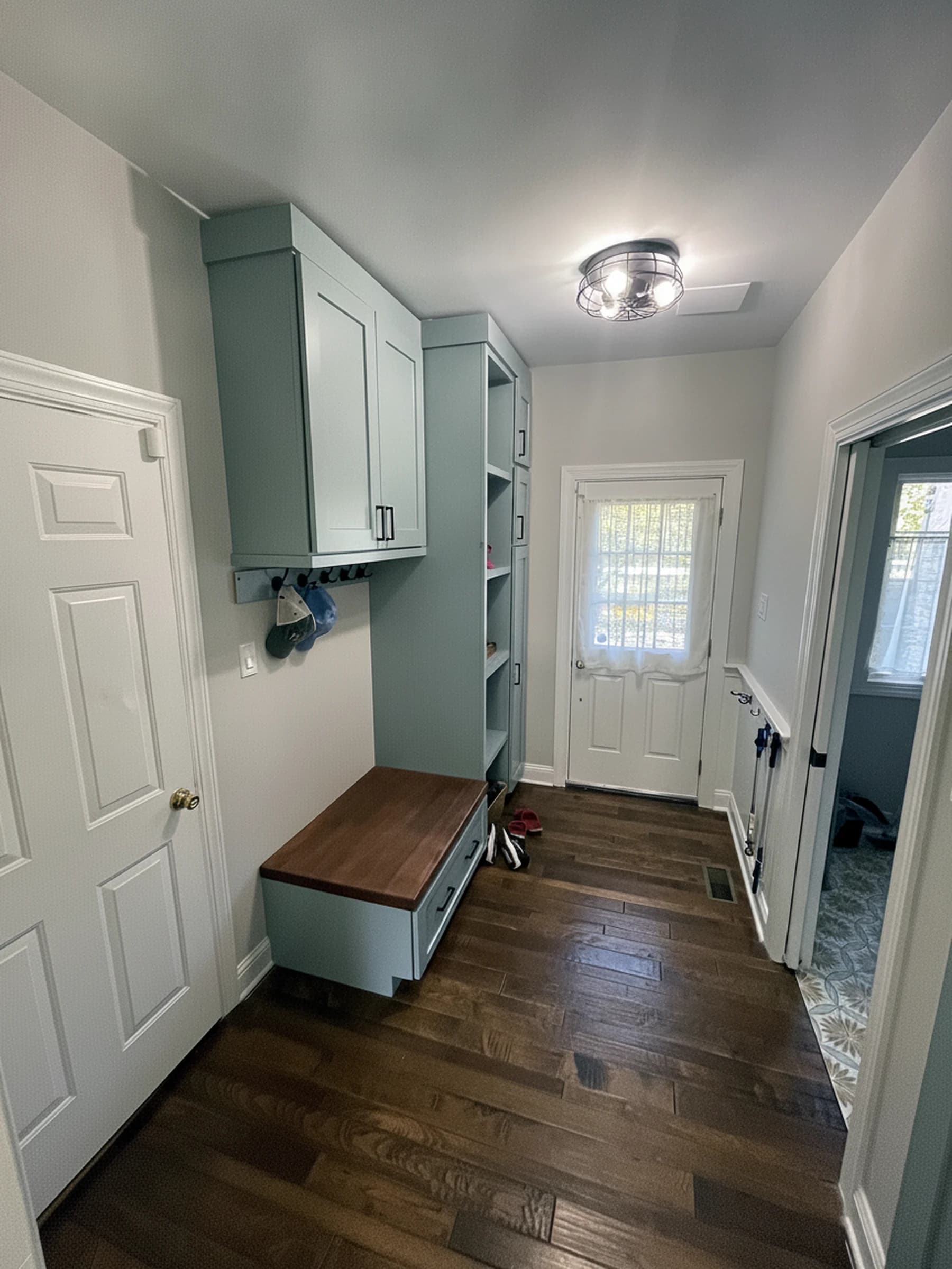 Laundry storage & counter